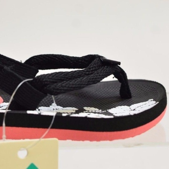 toddler girl black flip flops